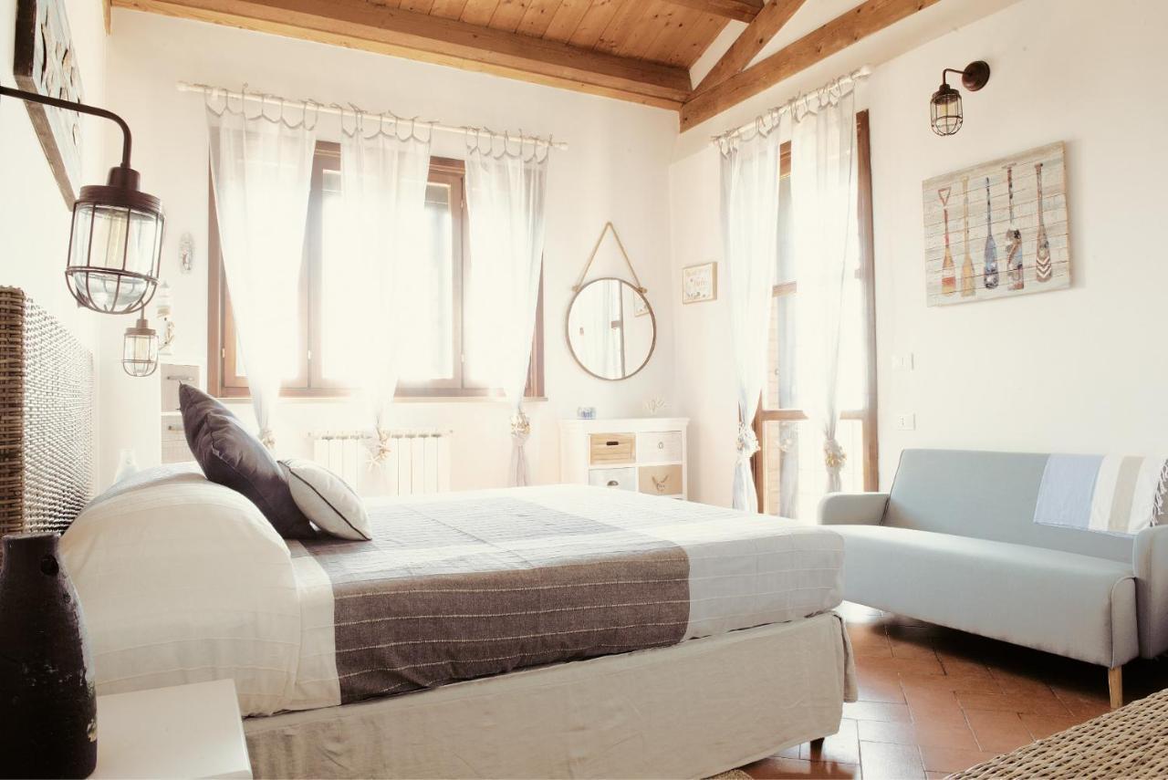 The Bell Tower Lodge Palidoro Bagian luar foto